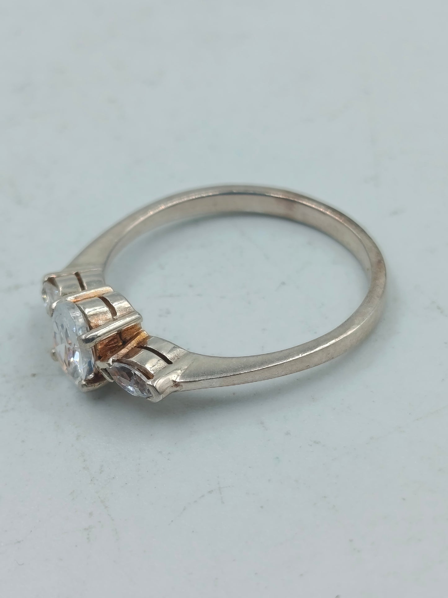 925 Silber Ring mit klaren Zirkonia Elegantes Design