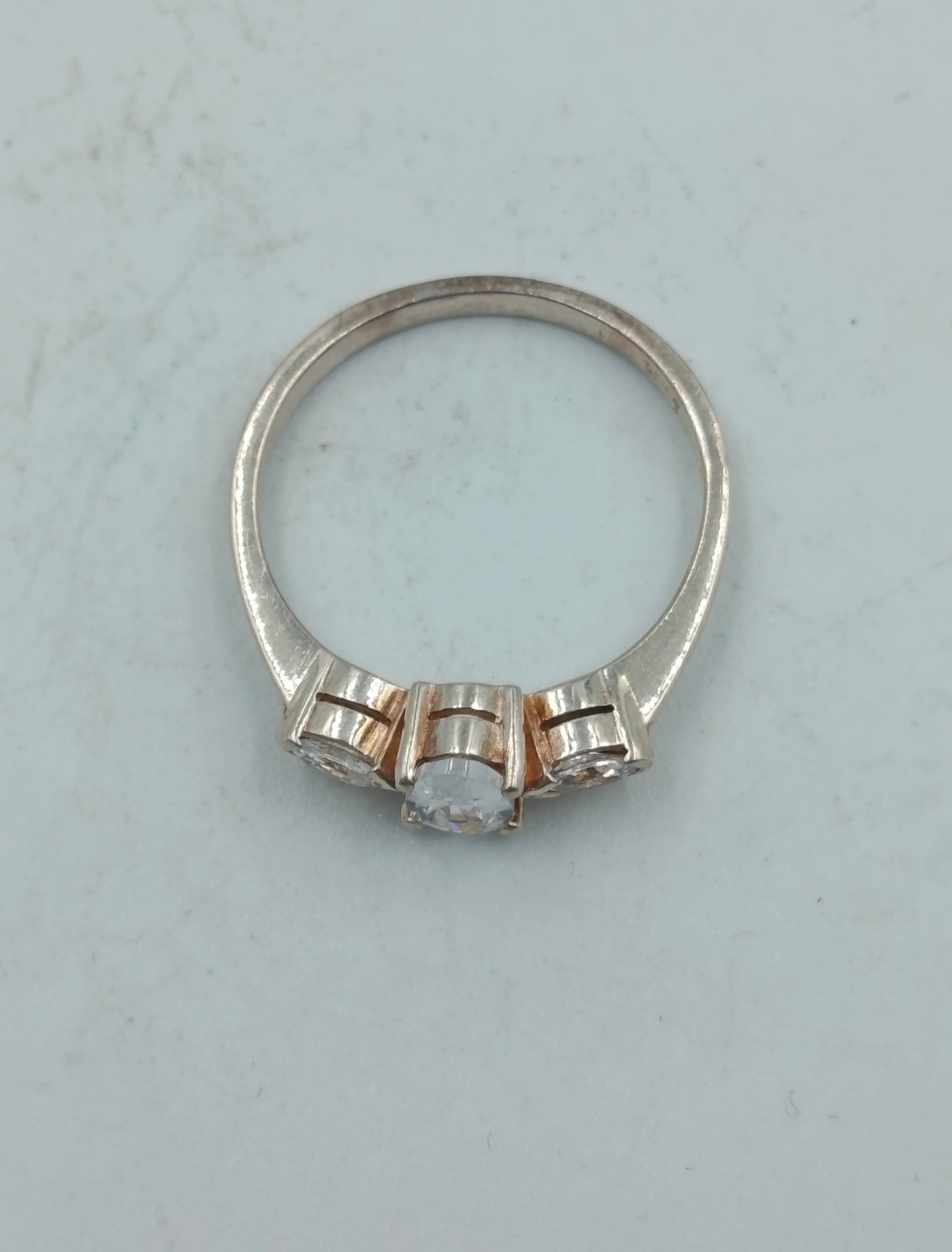 925 Silber Ring mit klaren Zirkonia Elegantes Design