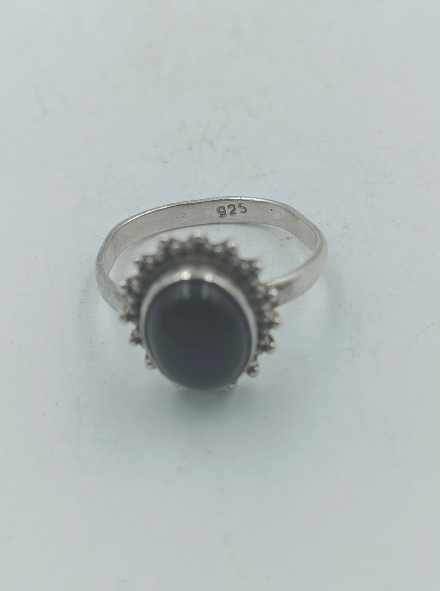 Schlichter 925 Silber Ring mit schwarzem Cabochonstein Zeitloses Design