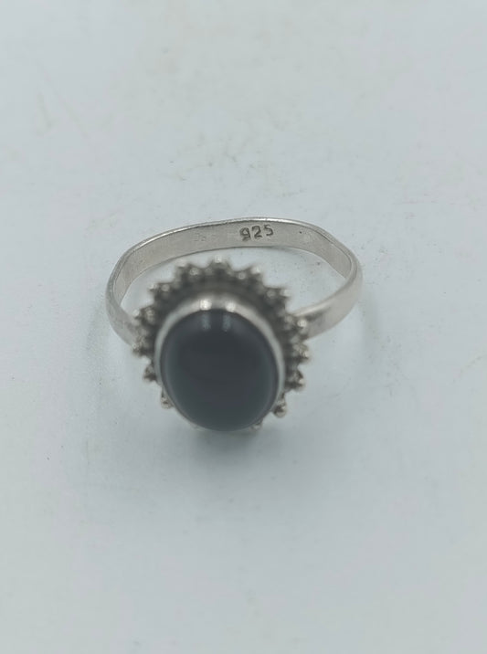 Schlichter 925 Silber Ring mit schwarzem Cabochonstein Zeitloses Design