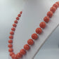 Korallenfarbene Perlenkette mit Goldverschluss 58 cm