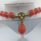 Korallenfarbene Perlenkette mit Goldverschluss 58 cm