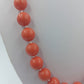 Korallenfarbene Perlenkette mit Goldverschluss 58 cm
