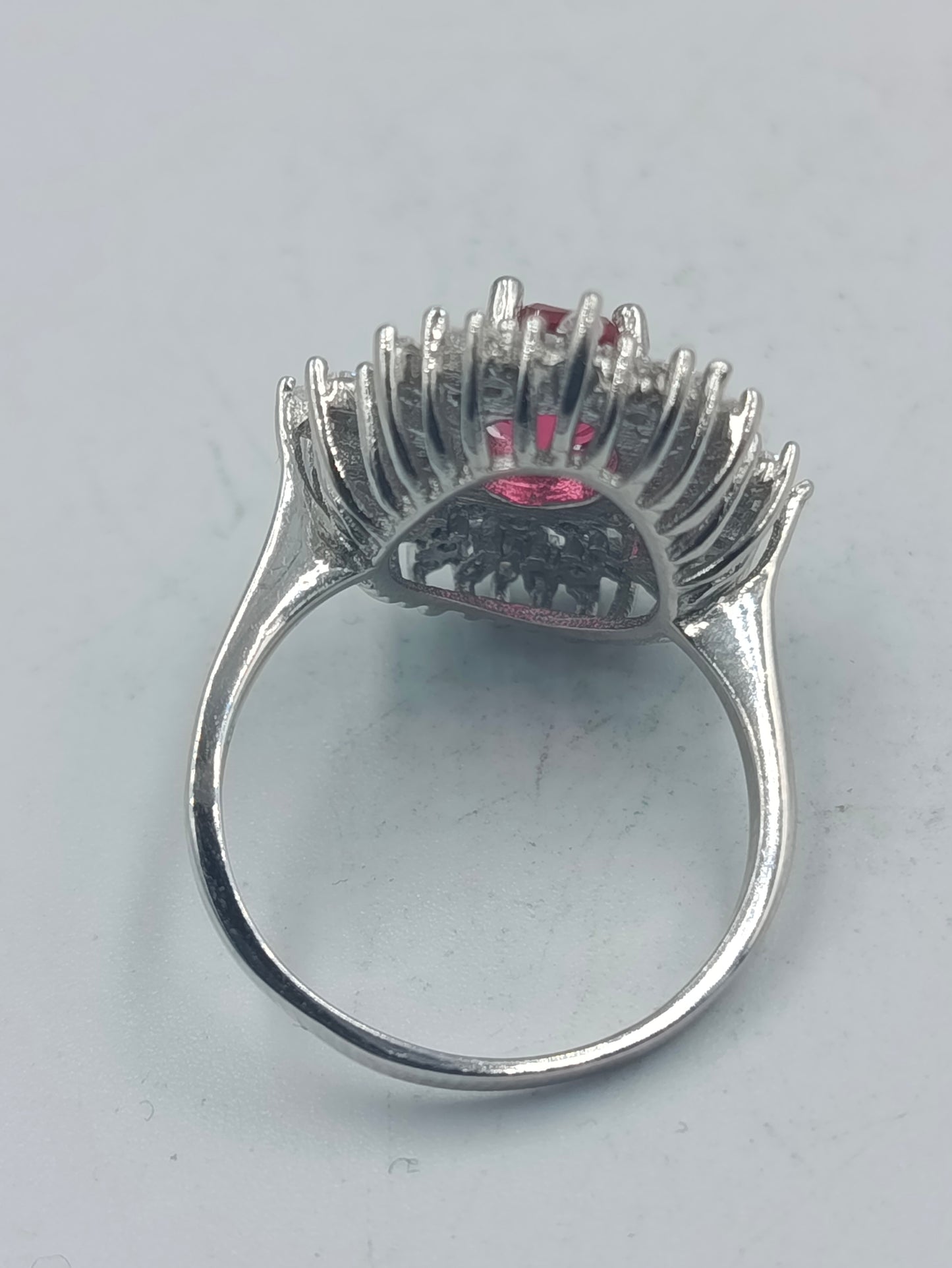 925 Silber Ring mit rubinrotem Stein und Kristallkranz