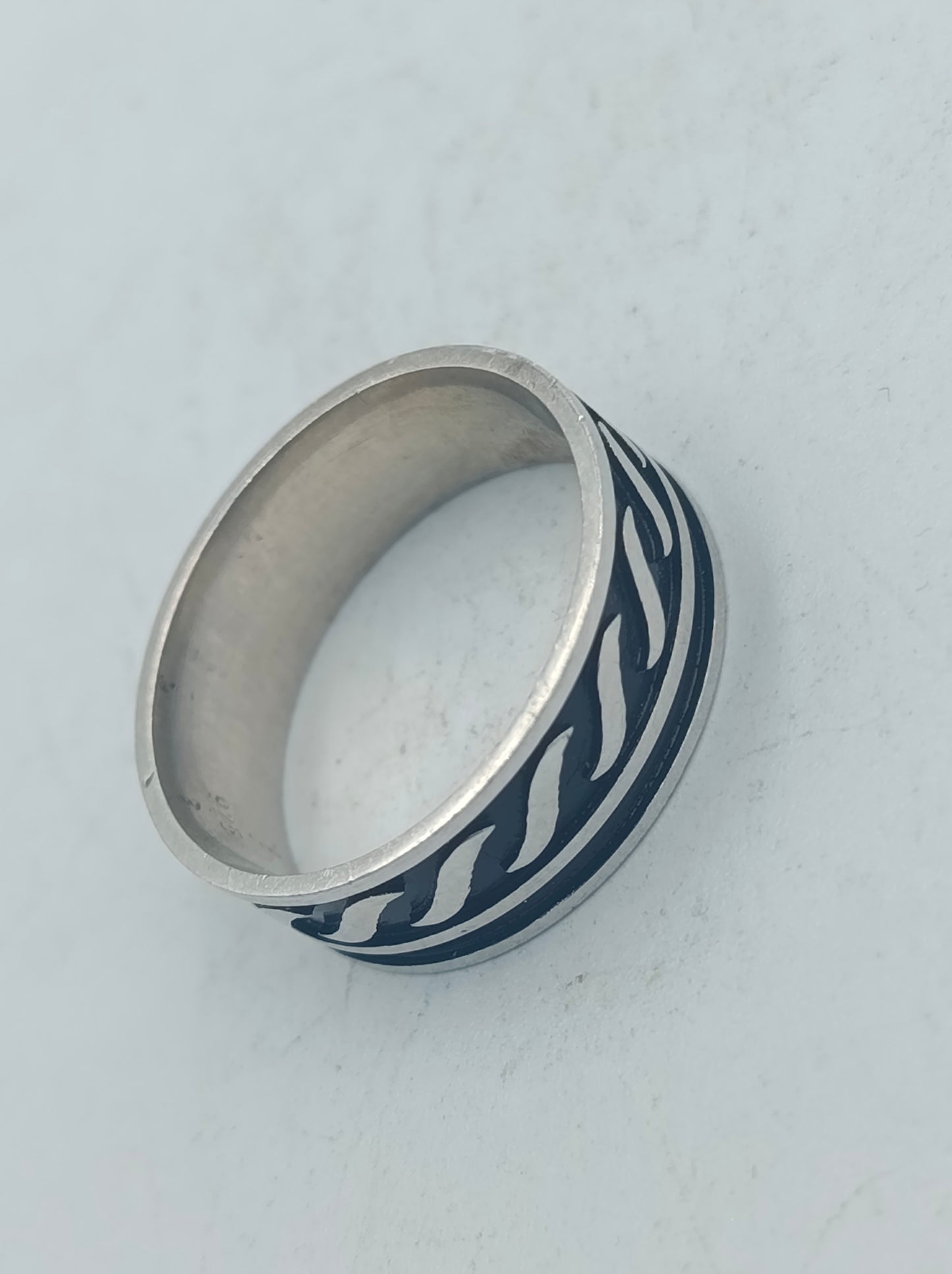 925 Silber Ring mit schwarz silbernem Muster Gr65