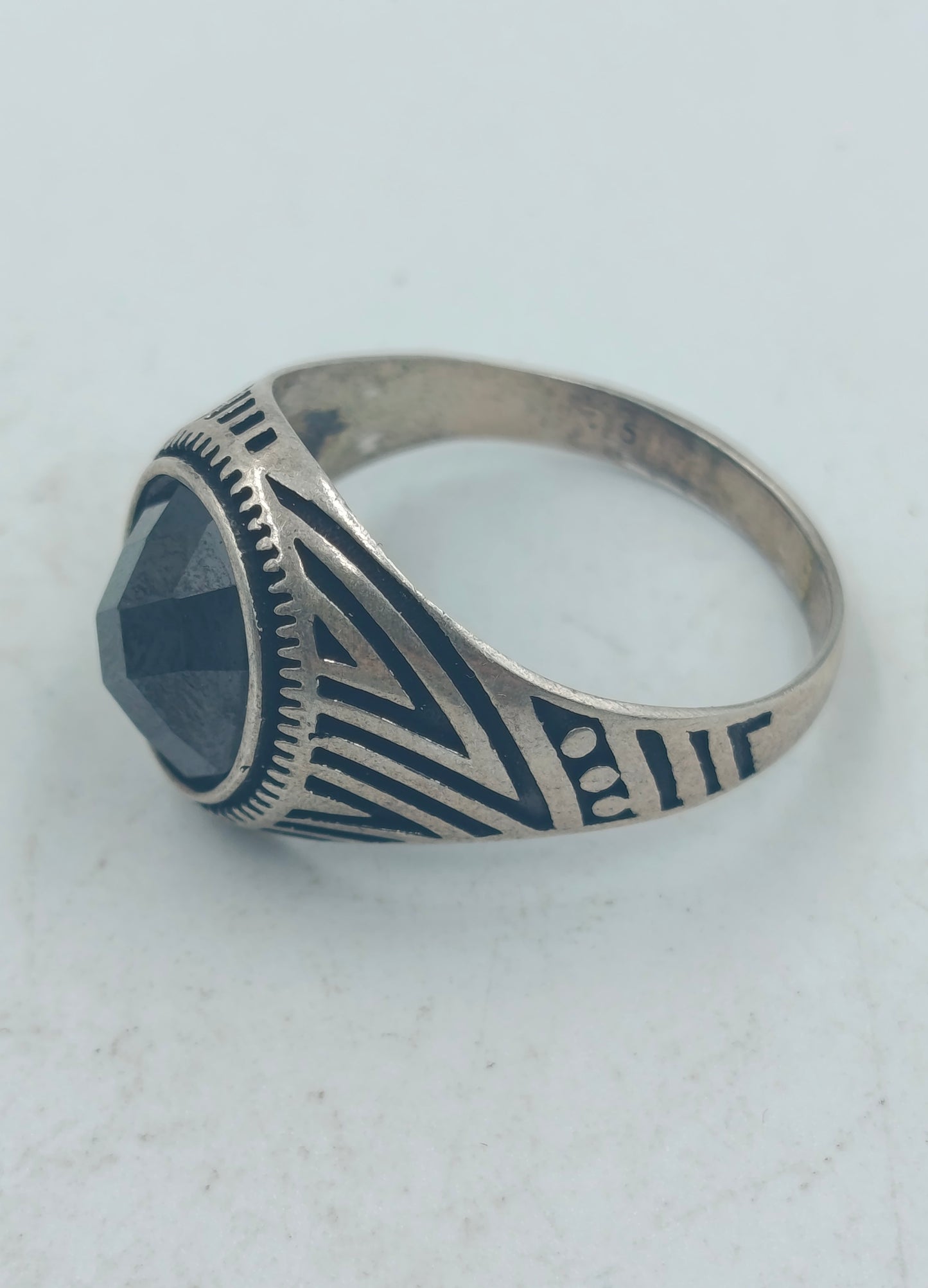 Silberring mit grossem schwarzen Stein im Vintage Look