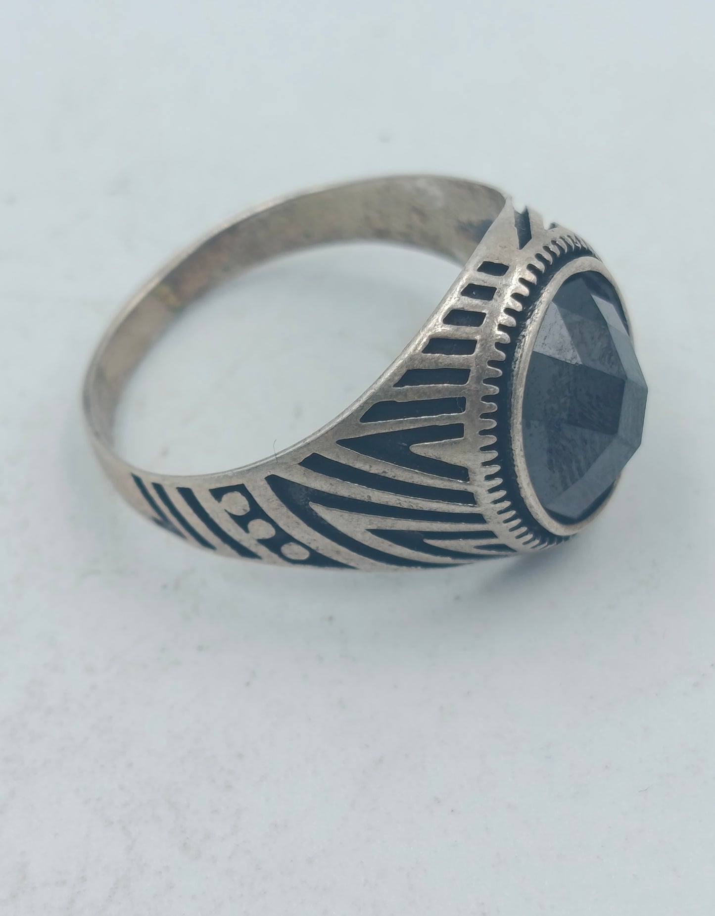 Silberring mit grossem schwarzen Stein im Vintage Look