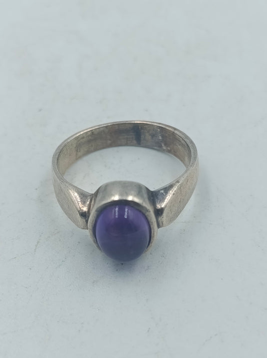 925er Silberring mit violettem Cabochonstein Zeitloses schlichtes Design