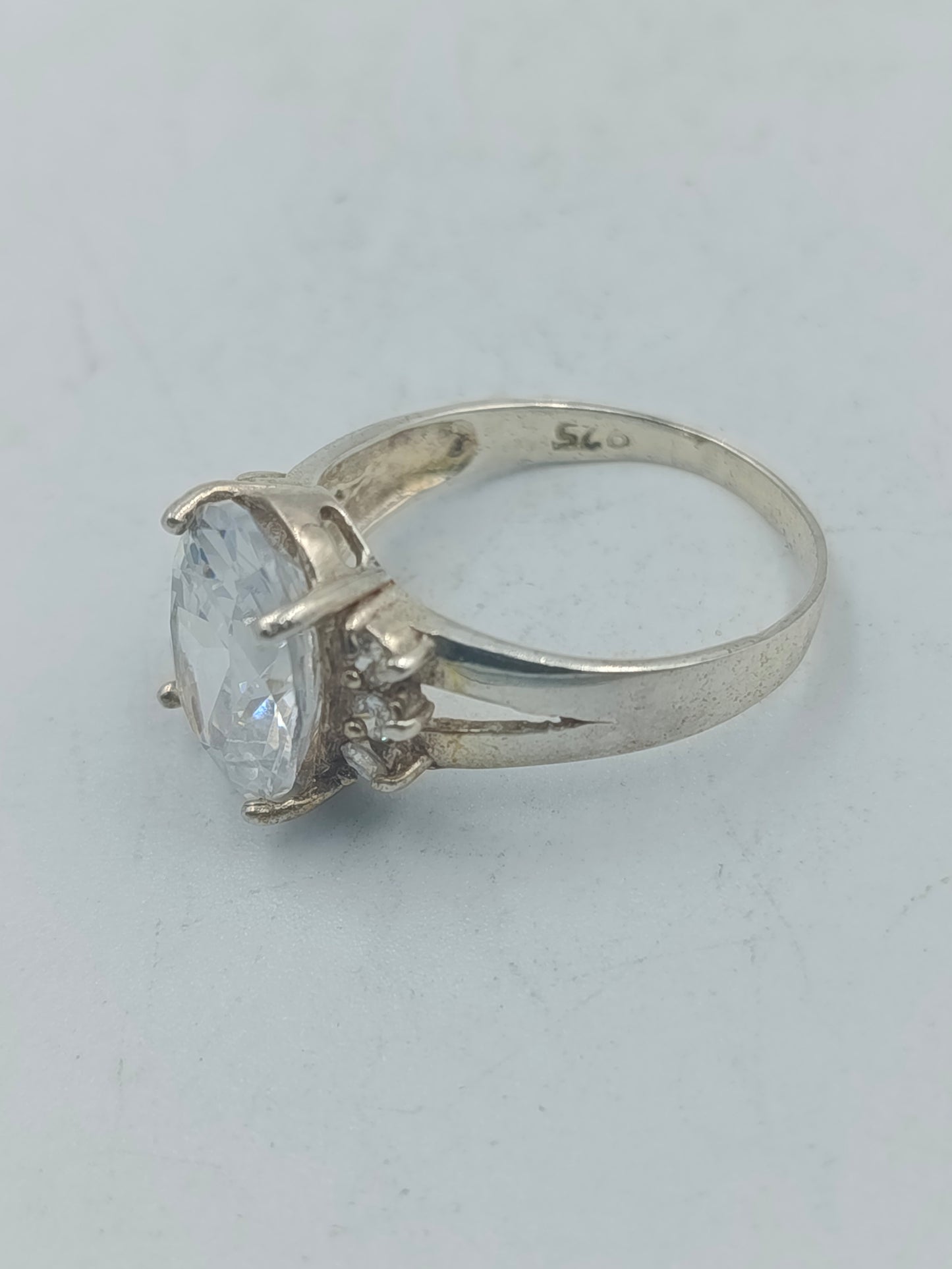 Eleganter 925 Silber Ring mit großem klaren Stein Klassische elegante Fassung