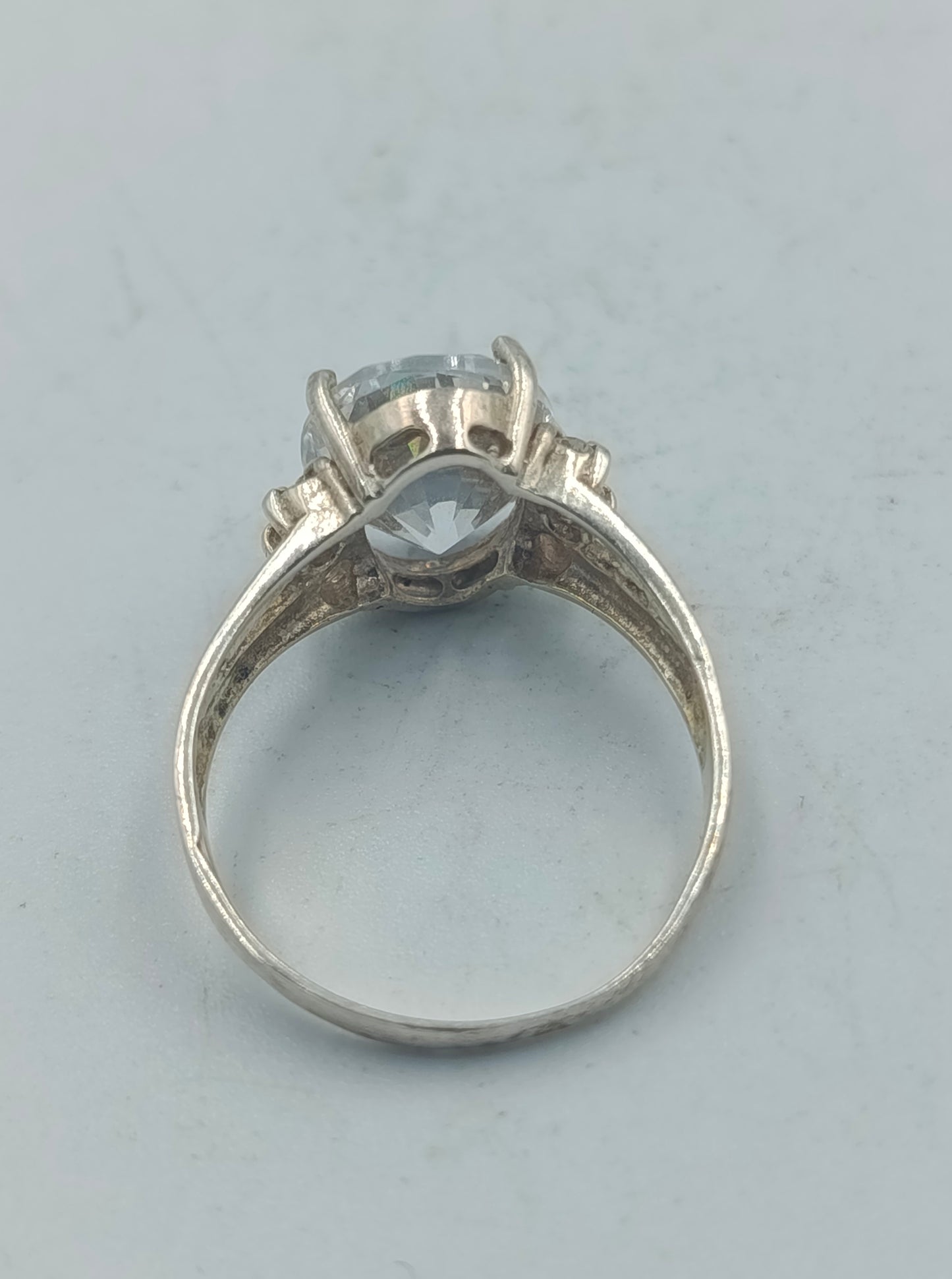 Eleganter 925 Silber Ring mit großem klaren Stein Klassische elegante Fassung