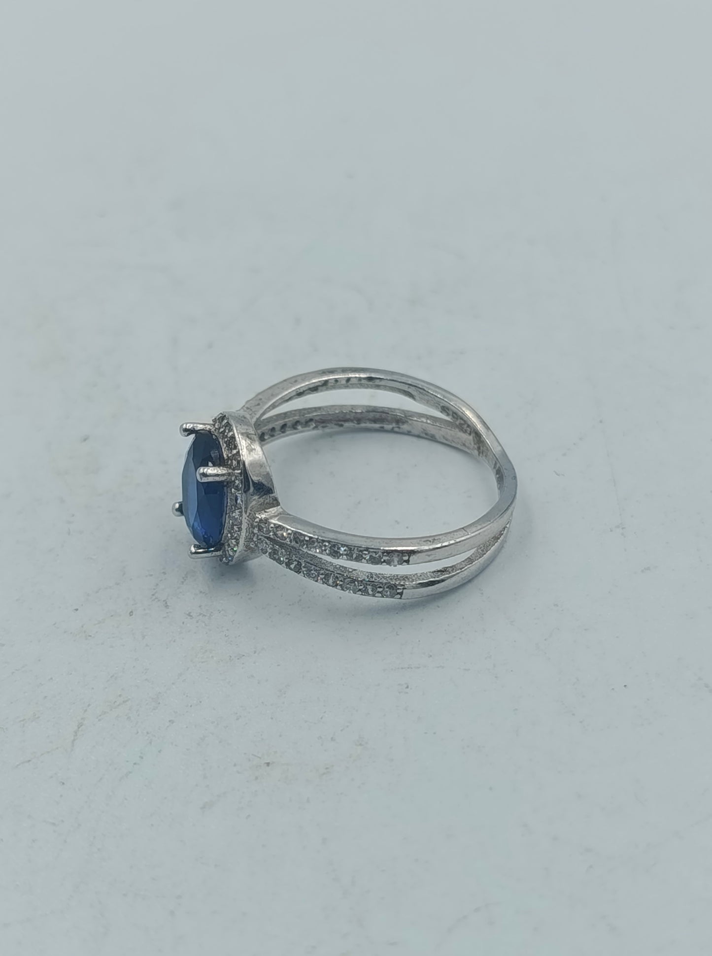 Ring 925 Silber mit blauem Stein elegantes Design
