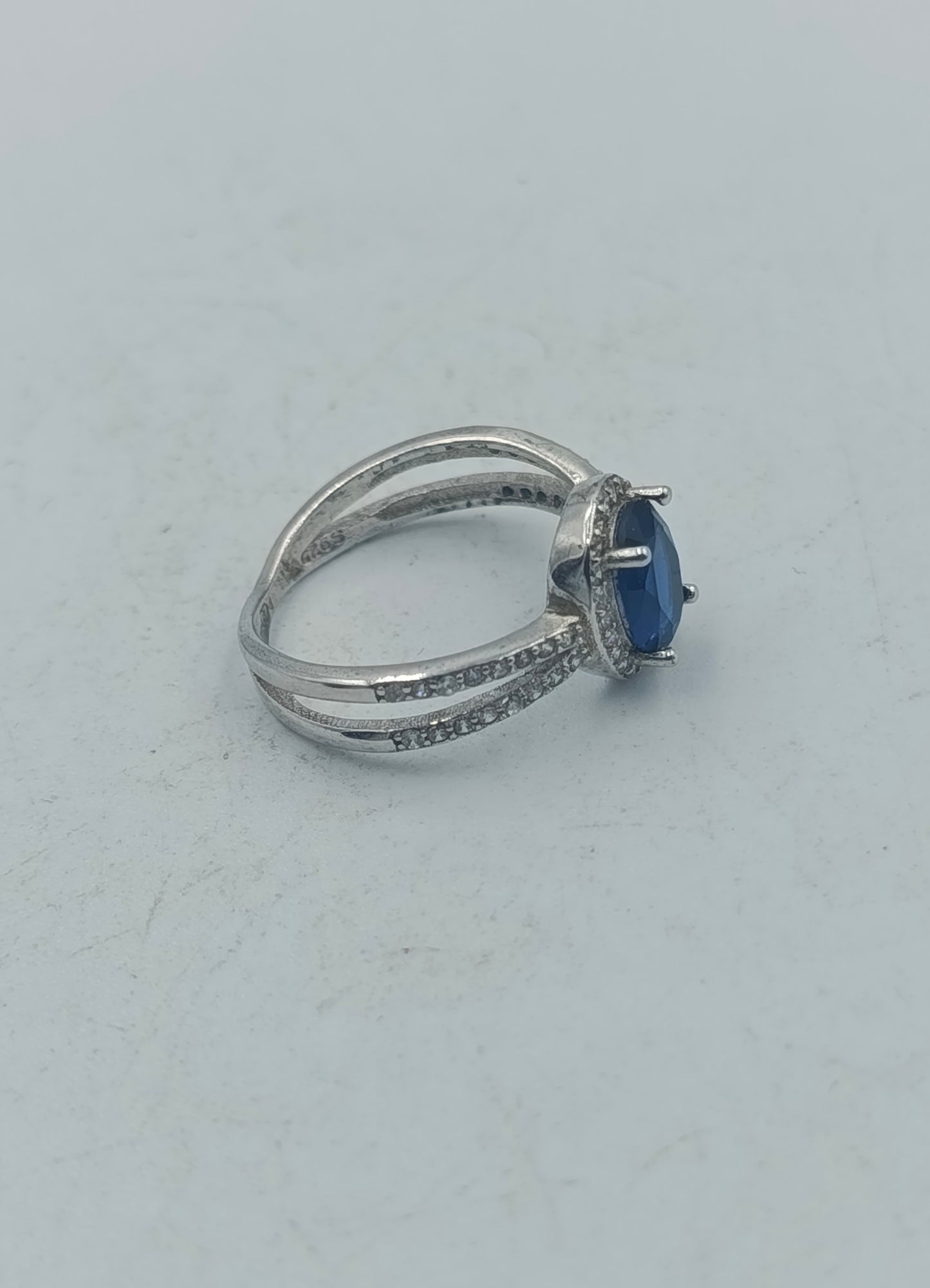 Ring 925 Silber mit blauem Stein elegantes Design