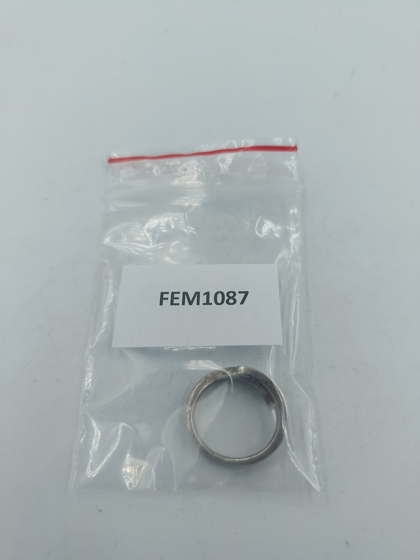 Verstellbarer Silberring mit funkelnden Akzentsteinen Zeitloses, elegantes Design