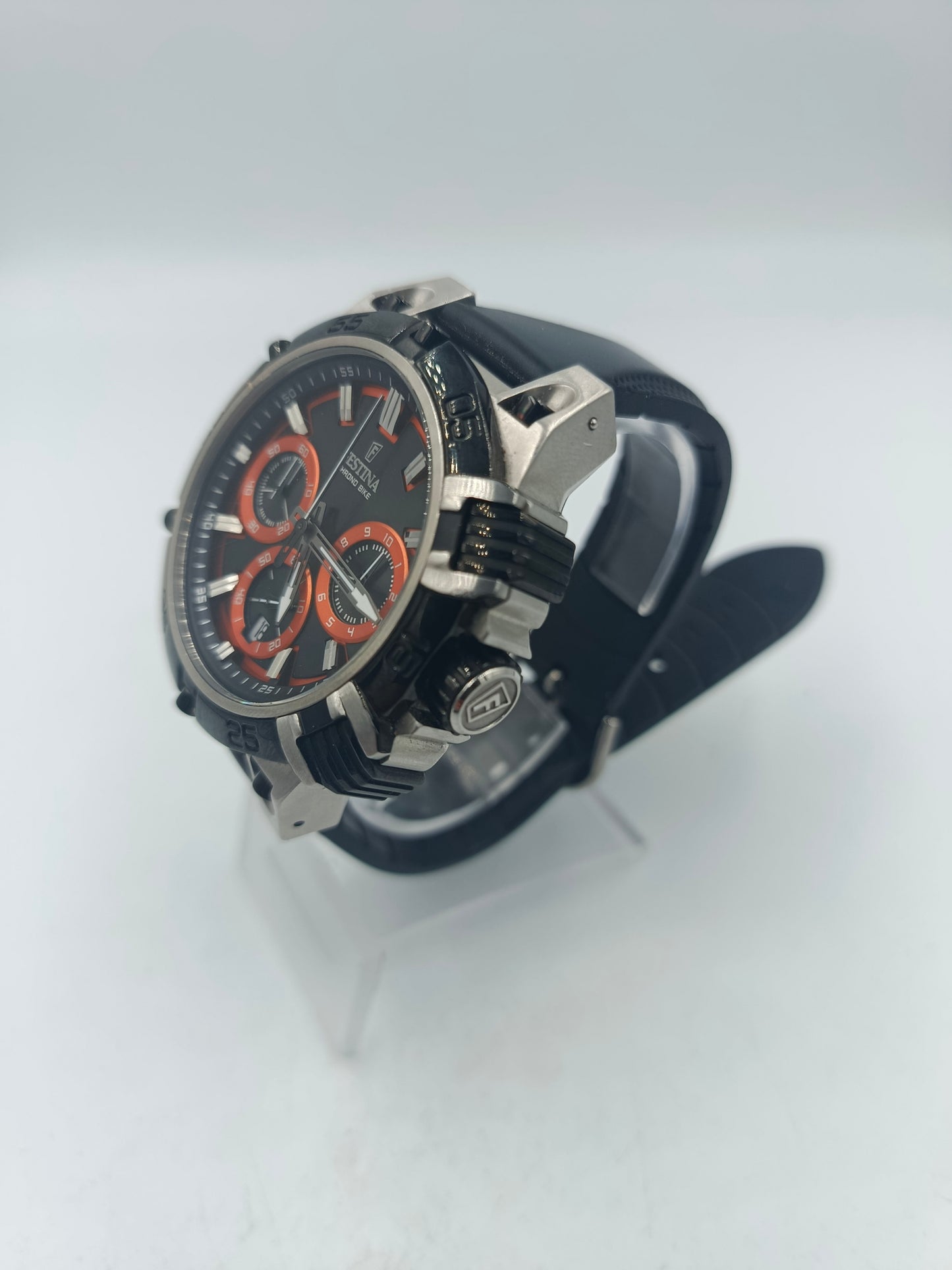 Festina Chrono Bike Herrenuhr  sportlich und auffällig im Design