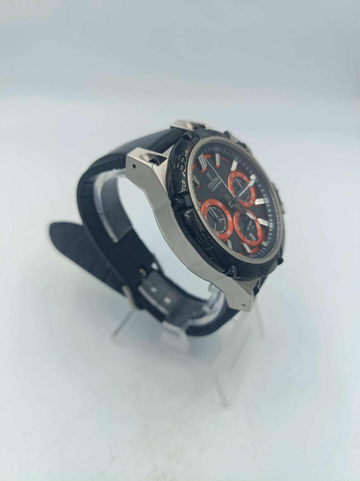 Festina Chrono Bike Herrenuhr  sportlich und auffällig im Design