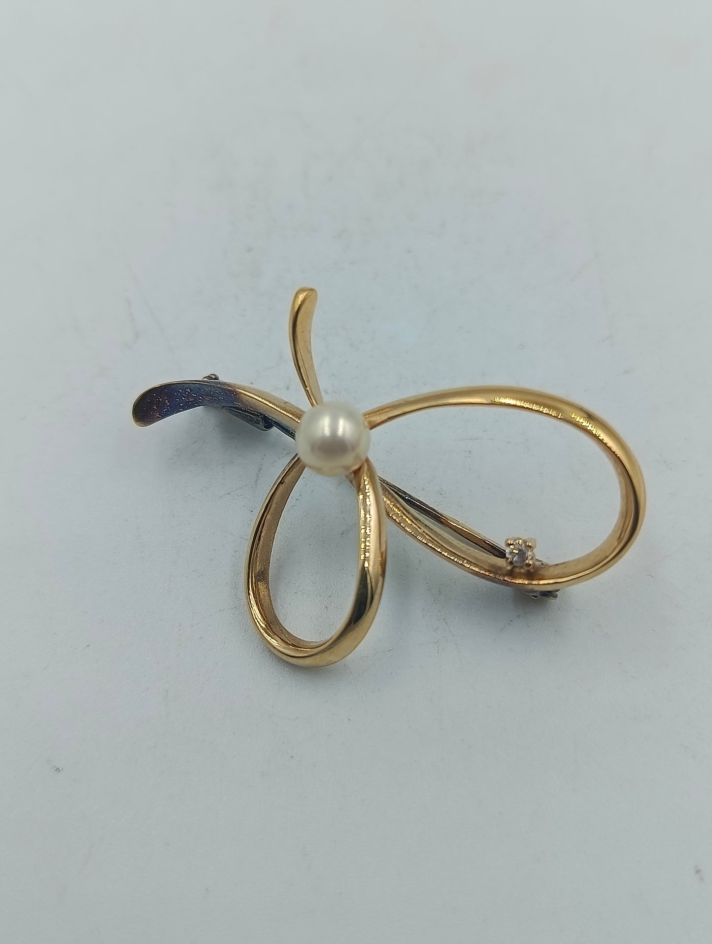 Elegante 925er Silber Brosche mit Edle Perle als Mittelpunkt