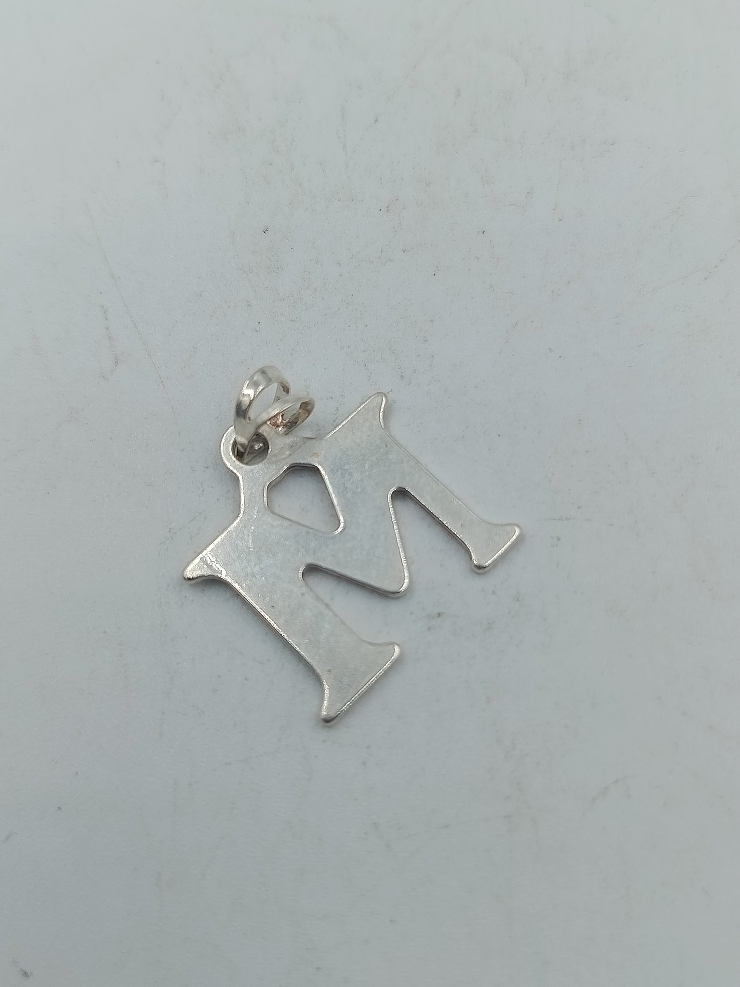 925 Silber Anhänger Buchstabe M Zeitloses und minimalistisches Design