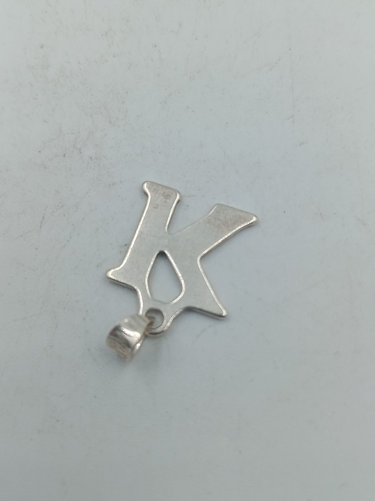 925 Silber Anhänger Buchstabe K Zeitloses und schlichtes Design