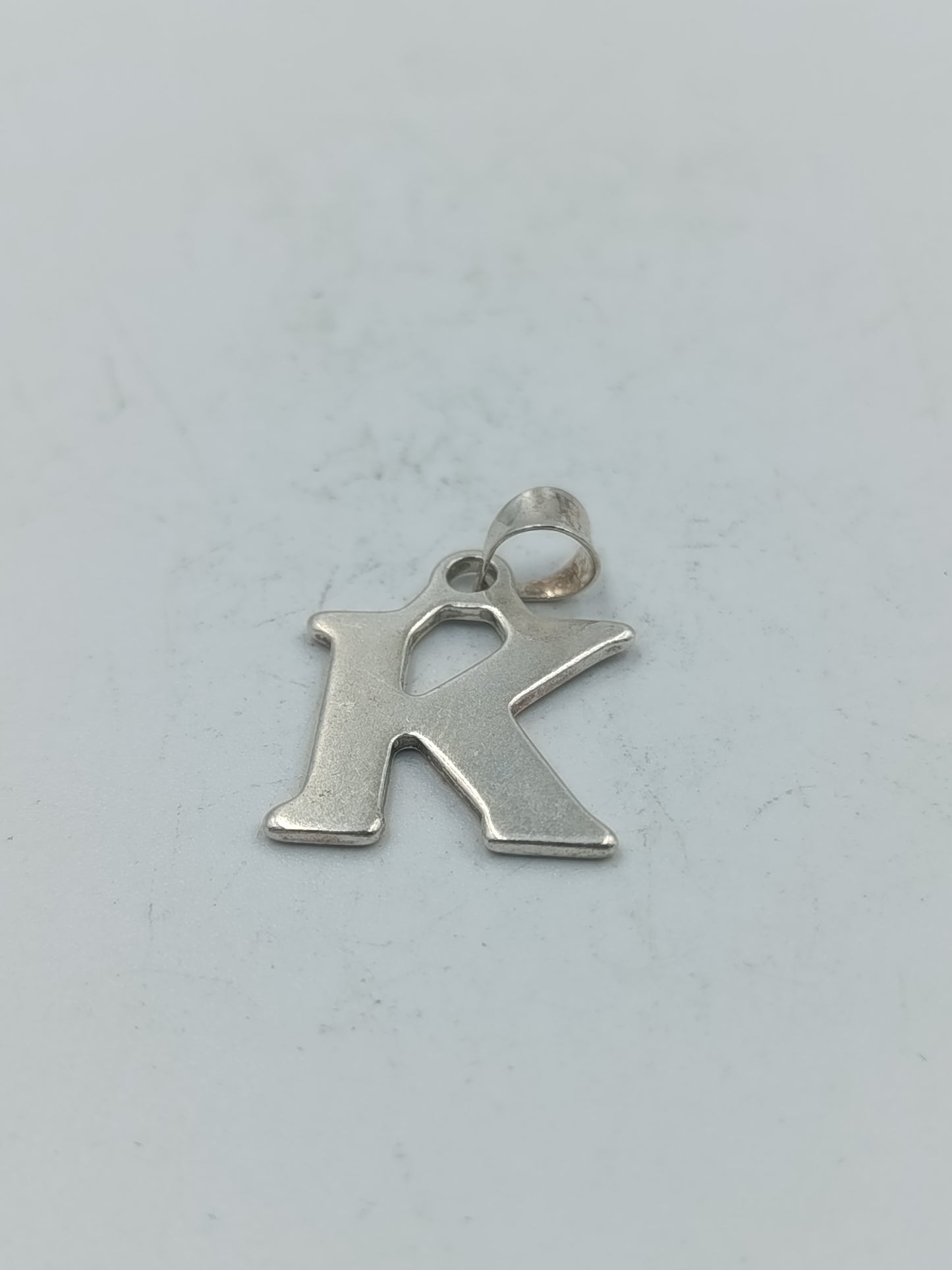 925 Silber Anhänger Buchstabe K Zeitloses und schlichtes Design