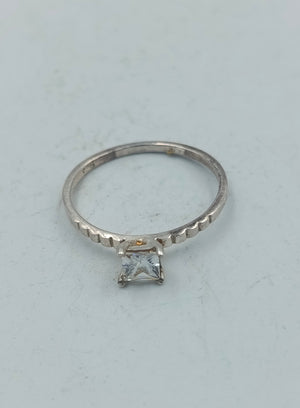 925 Silber Ring mit klarer Zirkonia Steinfassung Feiner und  moderner Look Gr55