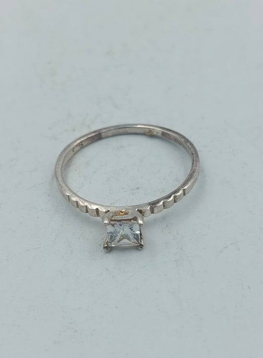 925 Silber Ring mit klarer Zirkonia Steinfassung Feiner und  moderner Look Gr55