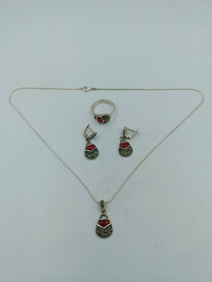 925 Silber Set mit rotem Stein und Markasiten Klassisches Design für zeitlosen Look
