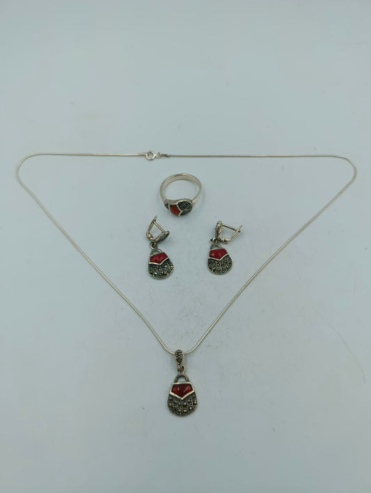 925 Silber Set mit rotem Stein und Markasiten Klassisches Design für zeitlosen Look