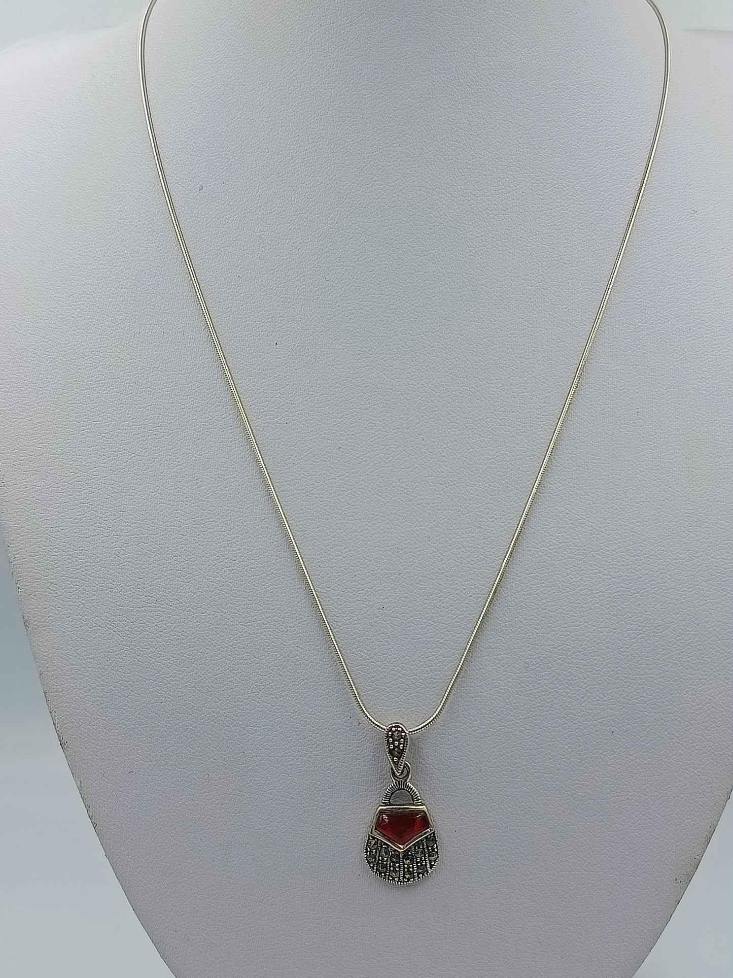 925 Silber Set mit rotem Stein und Markasiten Klassisches Design für zeitlosen Look