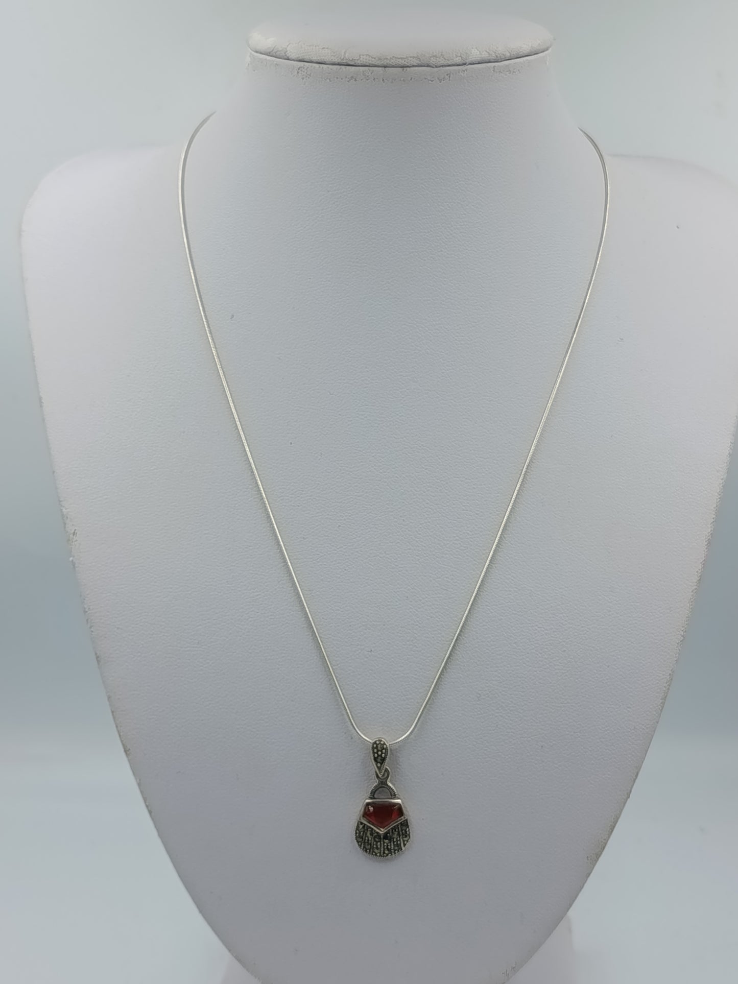 925 Silber Set mit rotem Stein und Markasiten Klassisches Design für zeitlosen Look