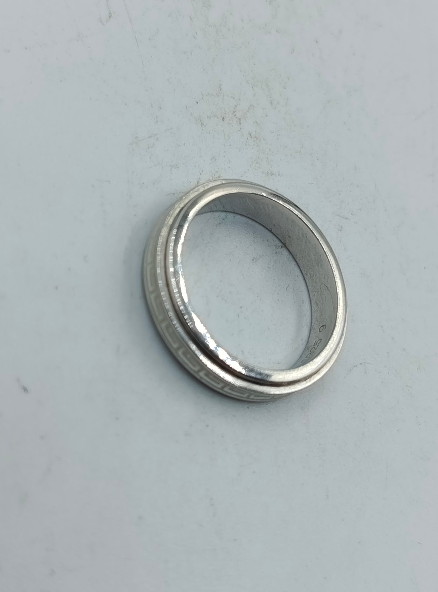 925 Silberring mit modernem Muster  Eleganter Bandring im zeitlosen Design Gr59