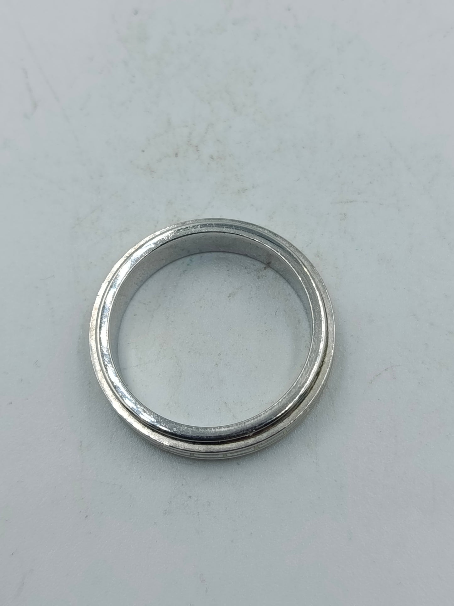 925 Silberring mit modernem Muster  Eleganter Bandring im zeitlosen Design Gr59