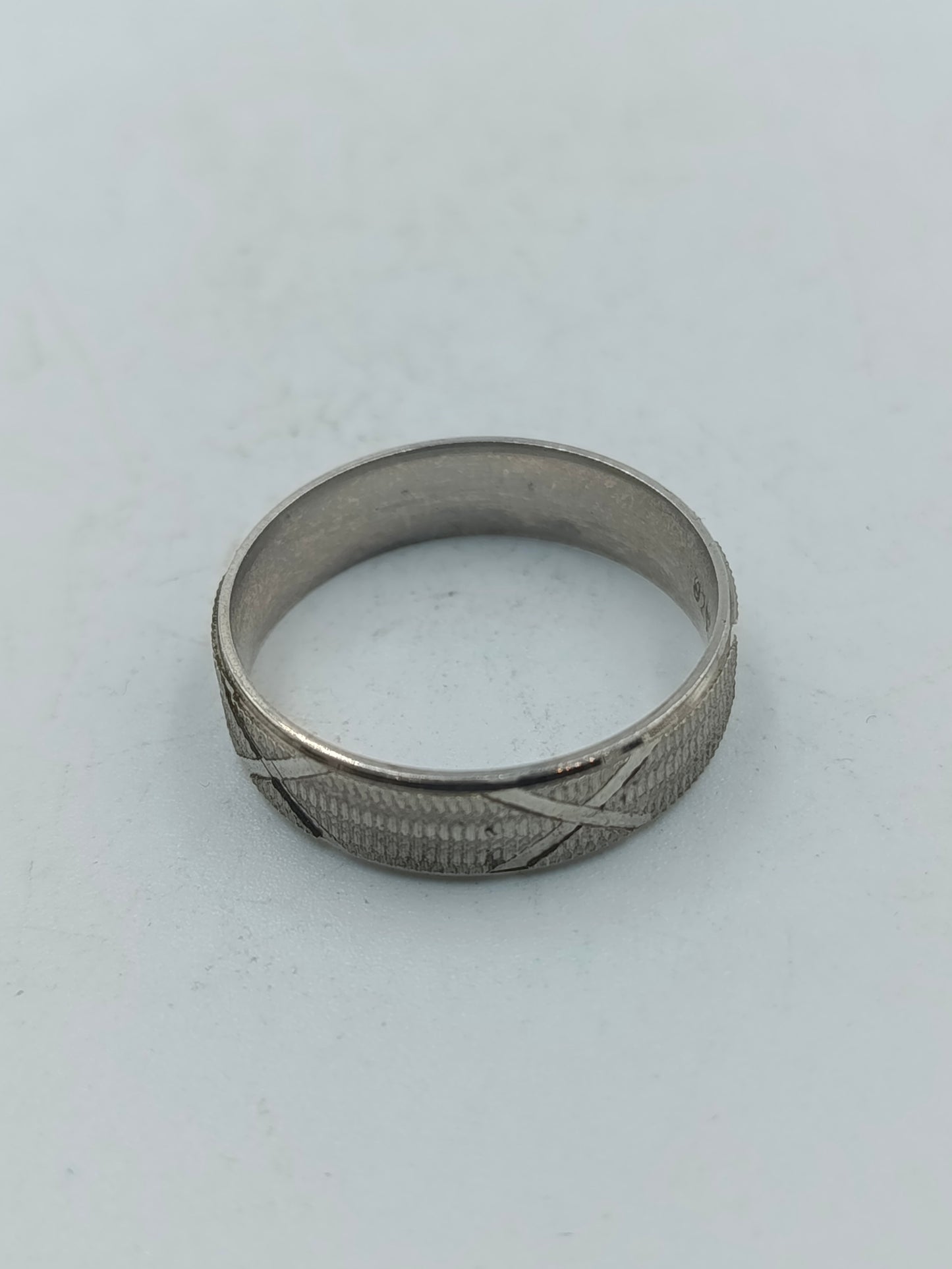 925 Silber Ring mit feiner Gravur und klassischem Muster Gr67