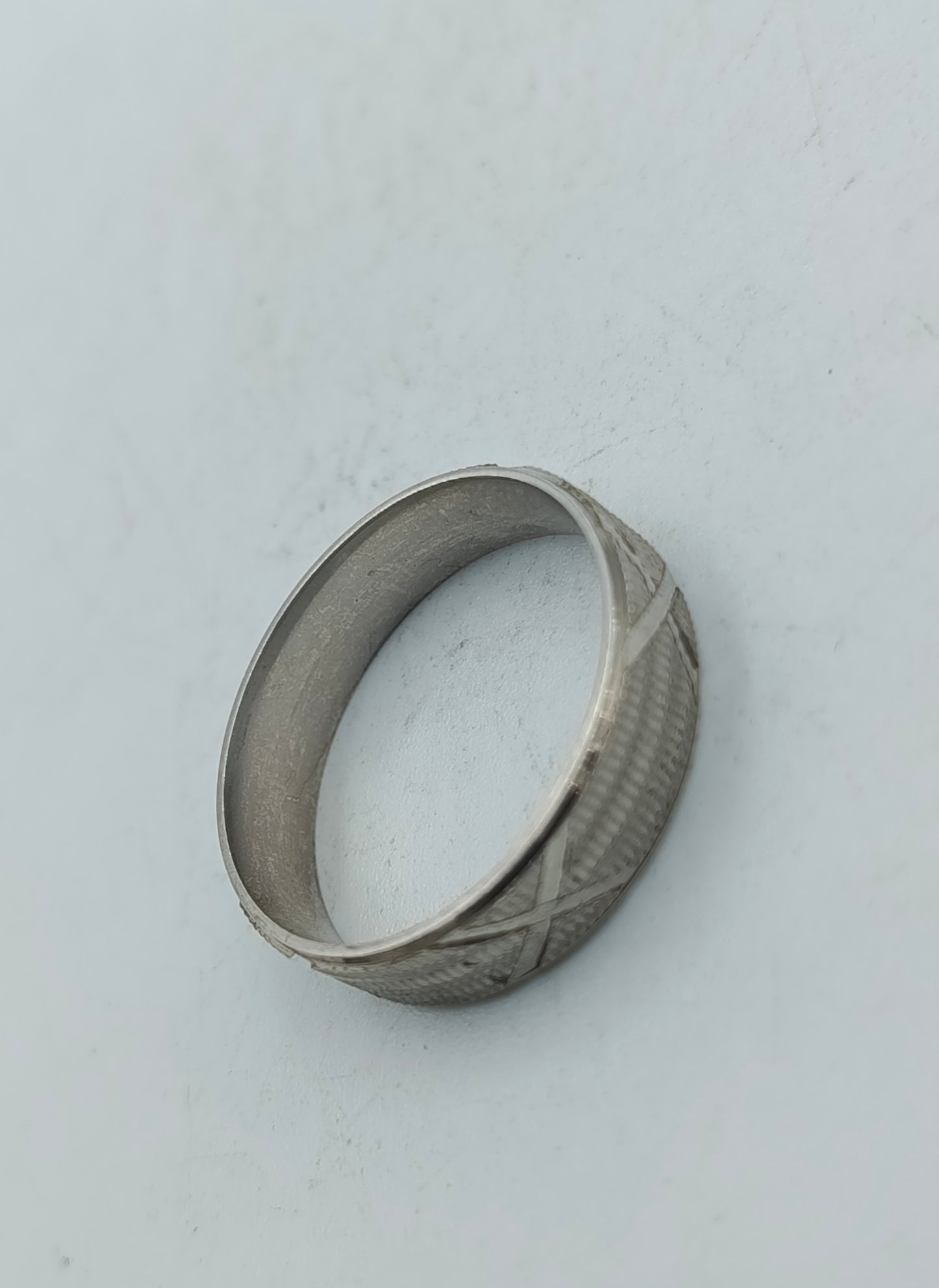 925 Silber Ring mit feiner Gravur und klassischem Muster Gr67