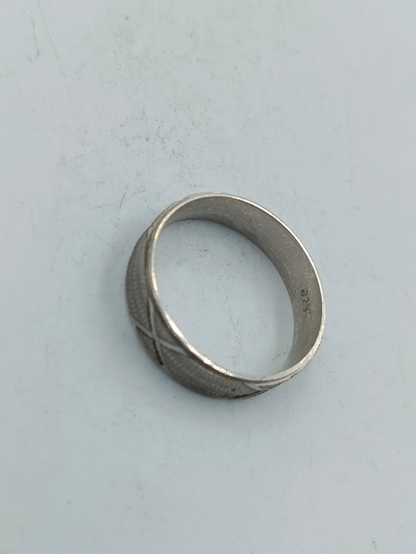925 Silber Ring mit feiner Gravur und klassischem Muster Gr67