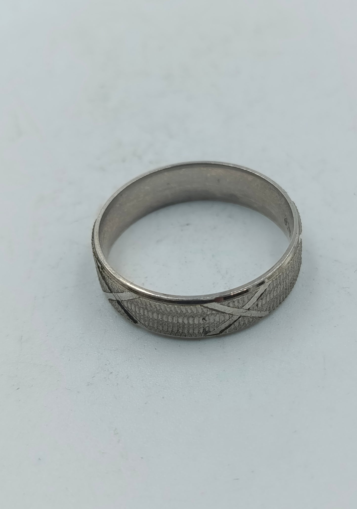 925 Silber Ring mit feiner Gravur und klassischem Muster Gr67
