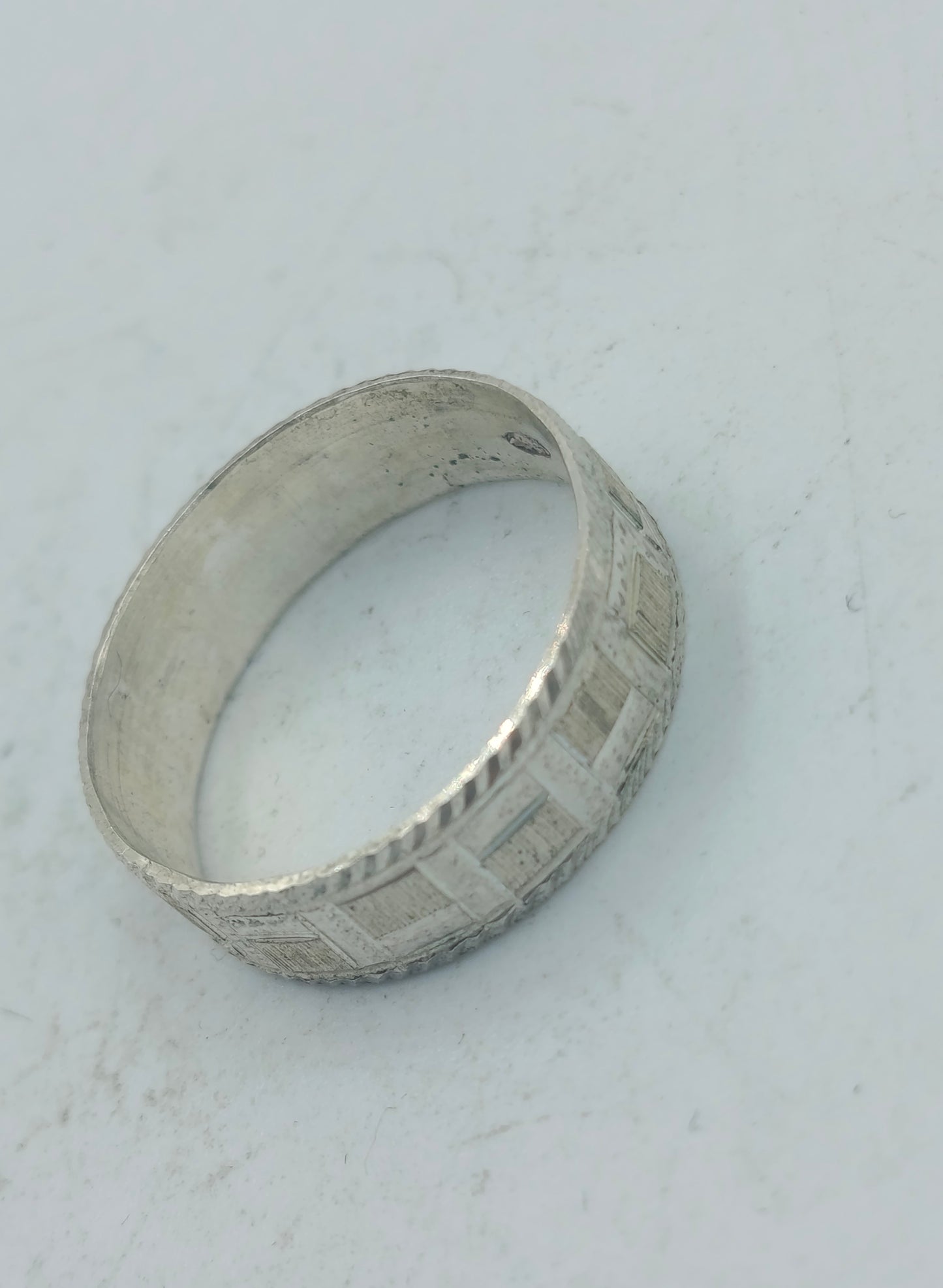 925er Silberring mit dekorativer Struktur