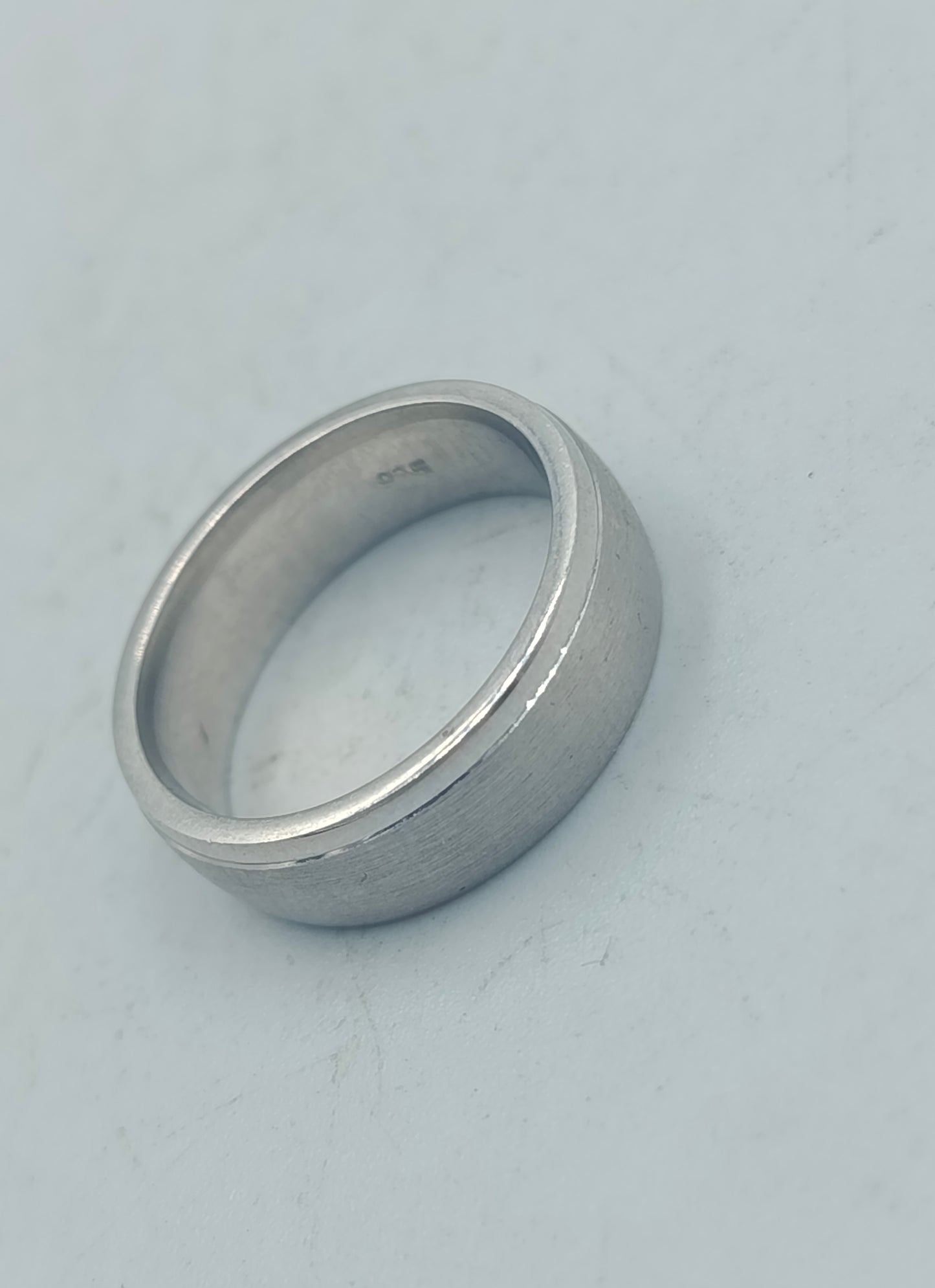 Schlichter 925er Silberring mit klarer Linienführung Gr. 50