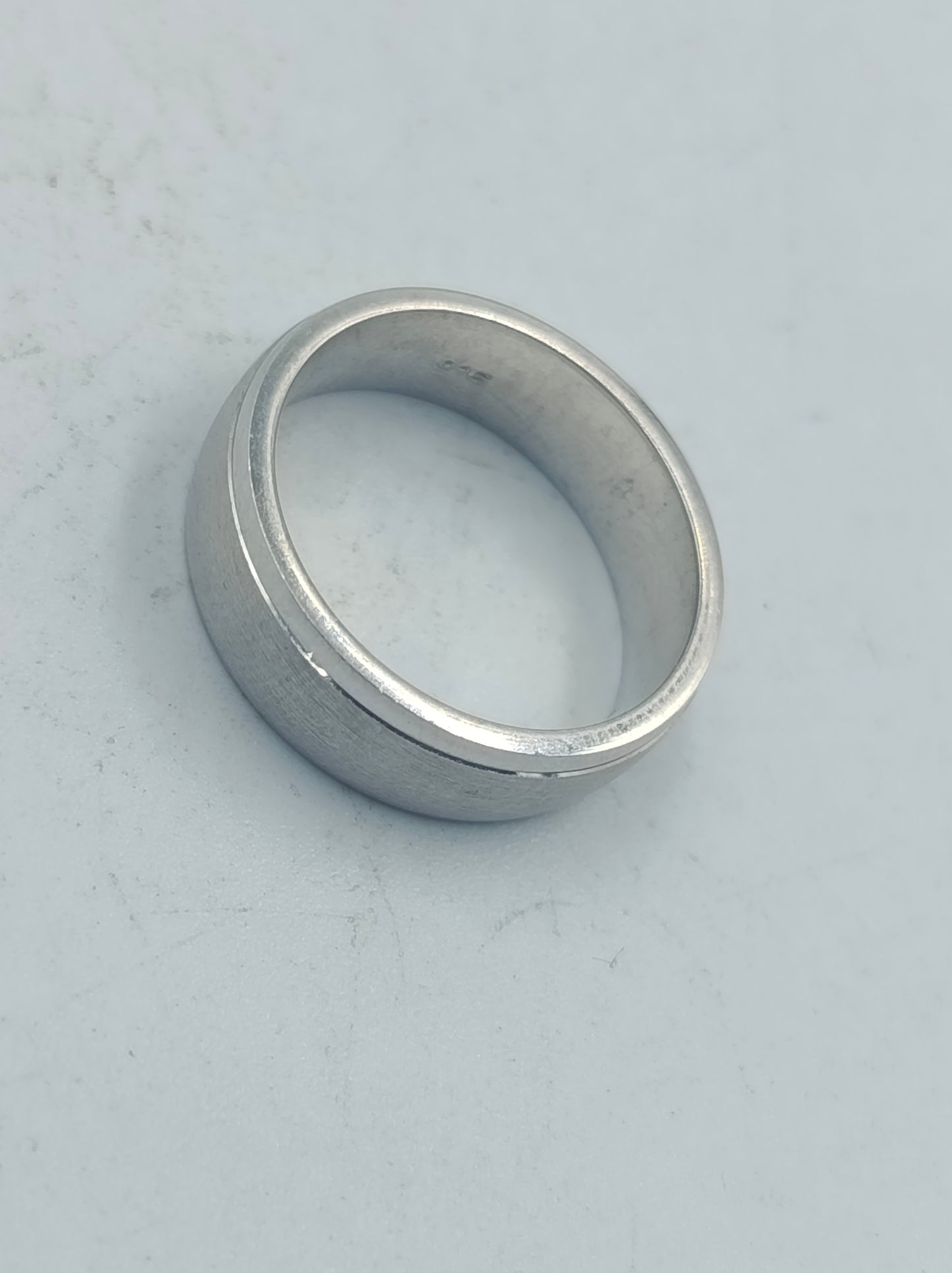 Schlichter 925er Silberring mit klarer Linienführung Gr. 50