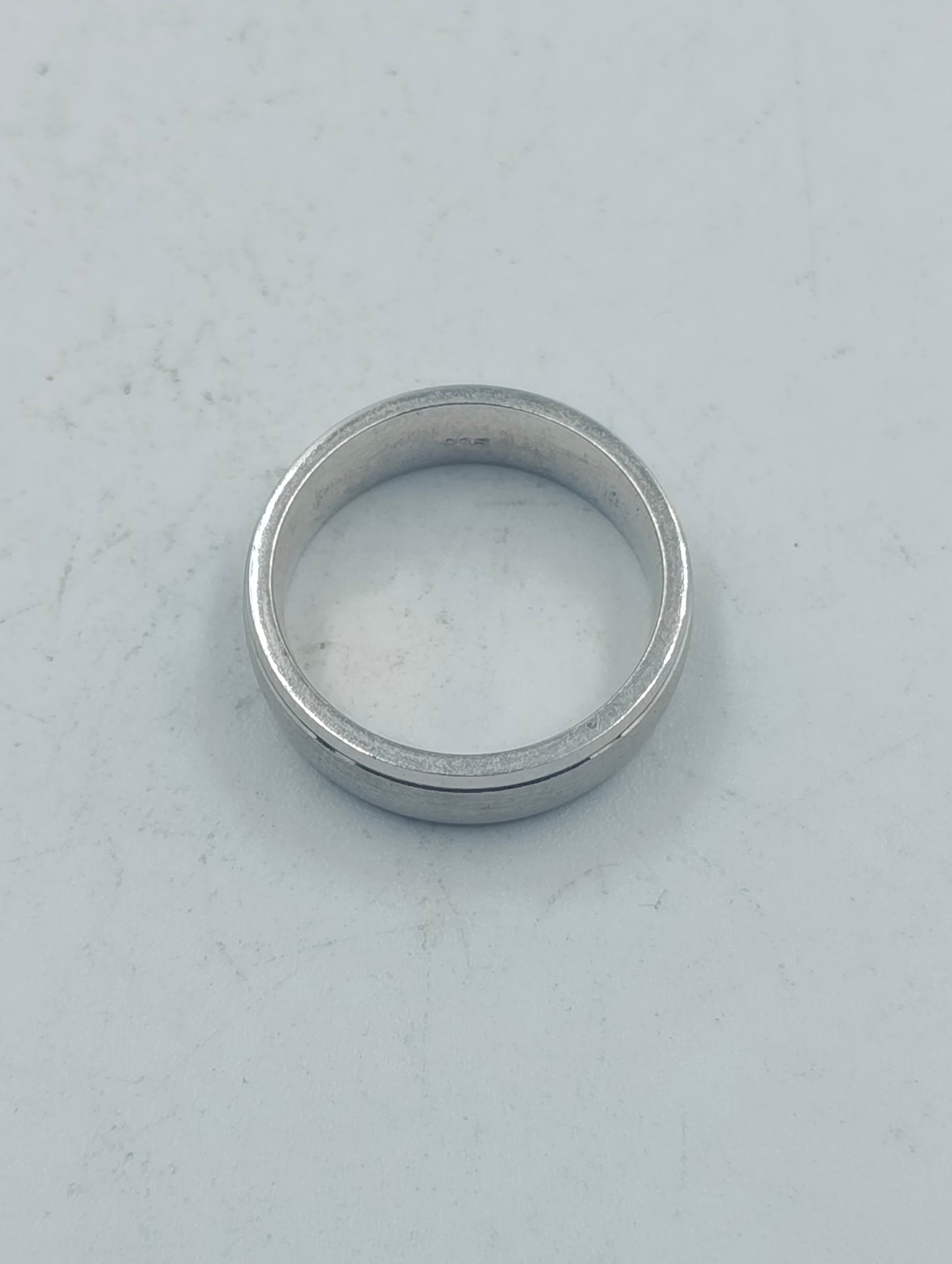 Schlichter 925er Silberring mit klarer Linienführung Gr. 50