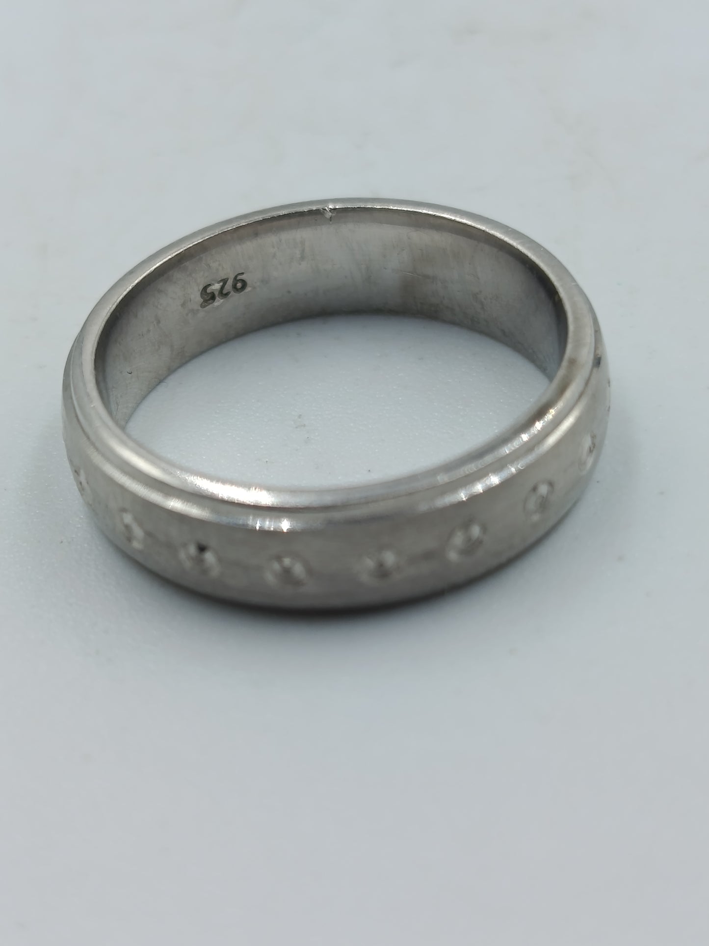 925 Silberring mit feinen Punktakzenten Größe 52