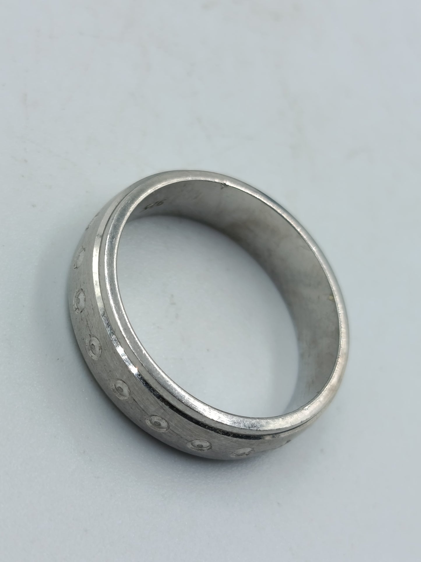 925 Silberring mit feinen Punktakzenten Größe 52
