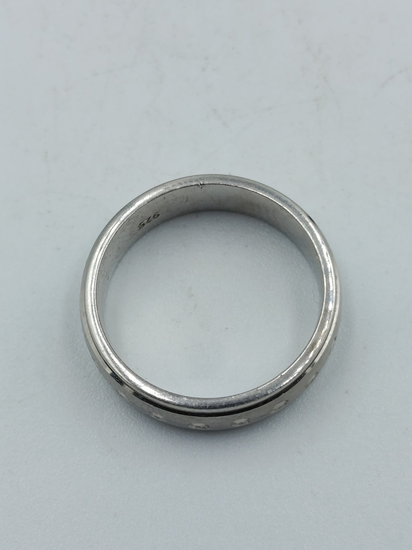 925 Silberring mit feinen Punktakzenten Größe 52