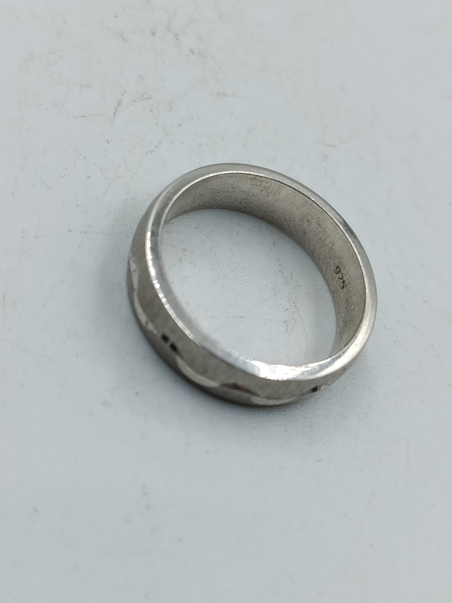 Bandring aus 925 Silber mit dezentem Gravurdesign