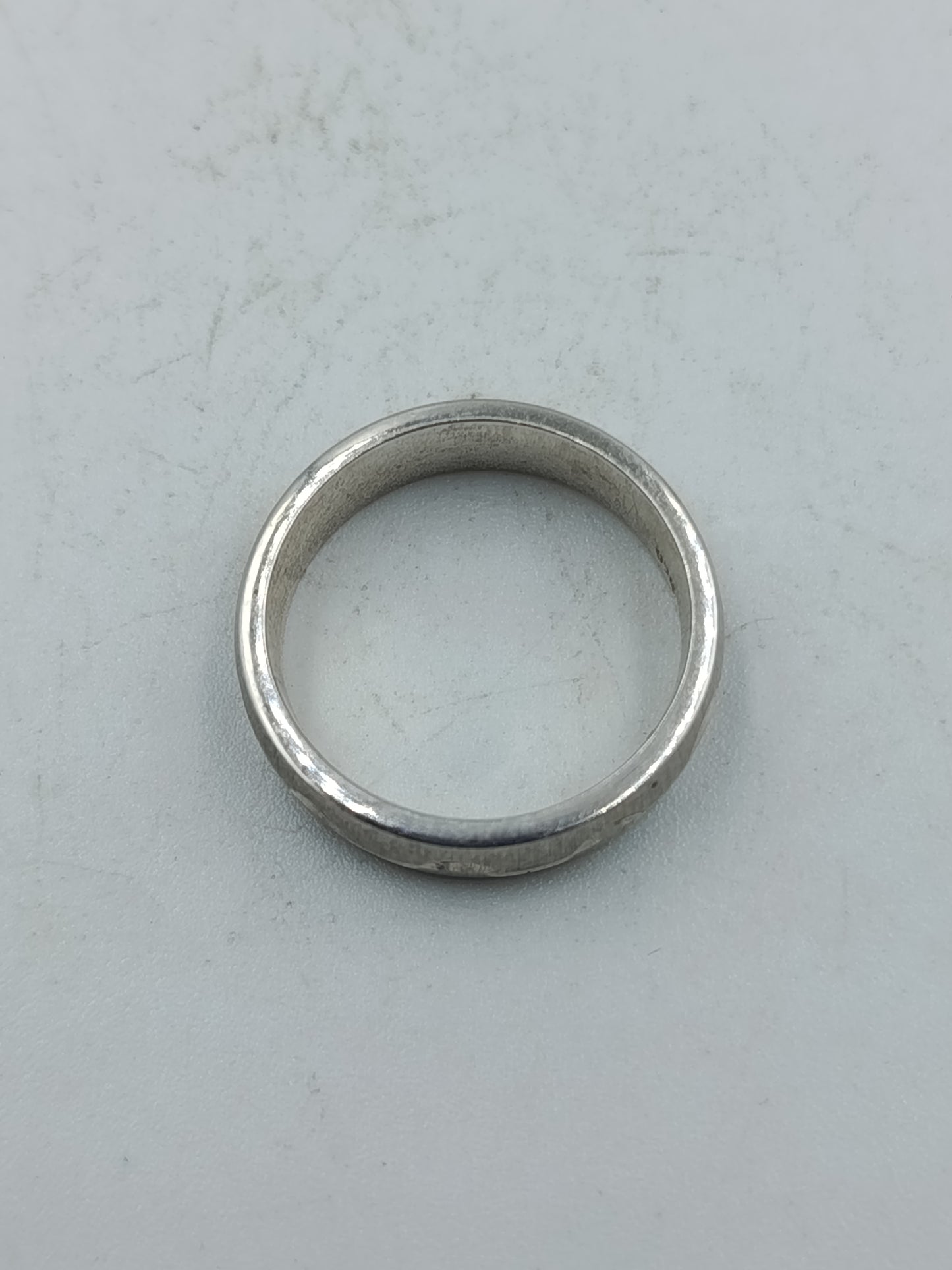 Bandring aus 925 Silber mit dezentem Gravurdesign