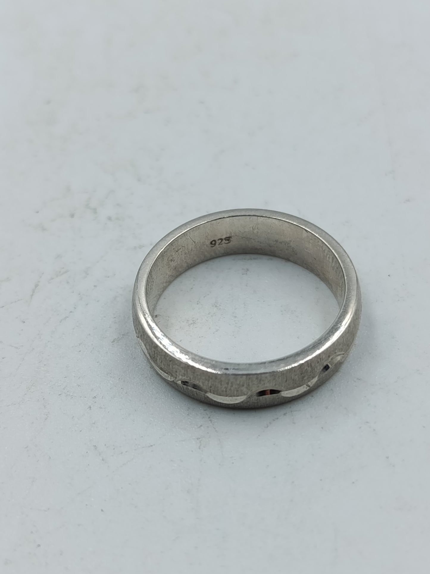 Bandring aus 925 Silber mit dezentem Gravurdesign