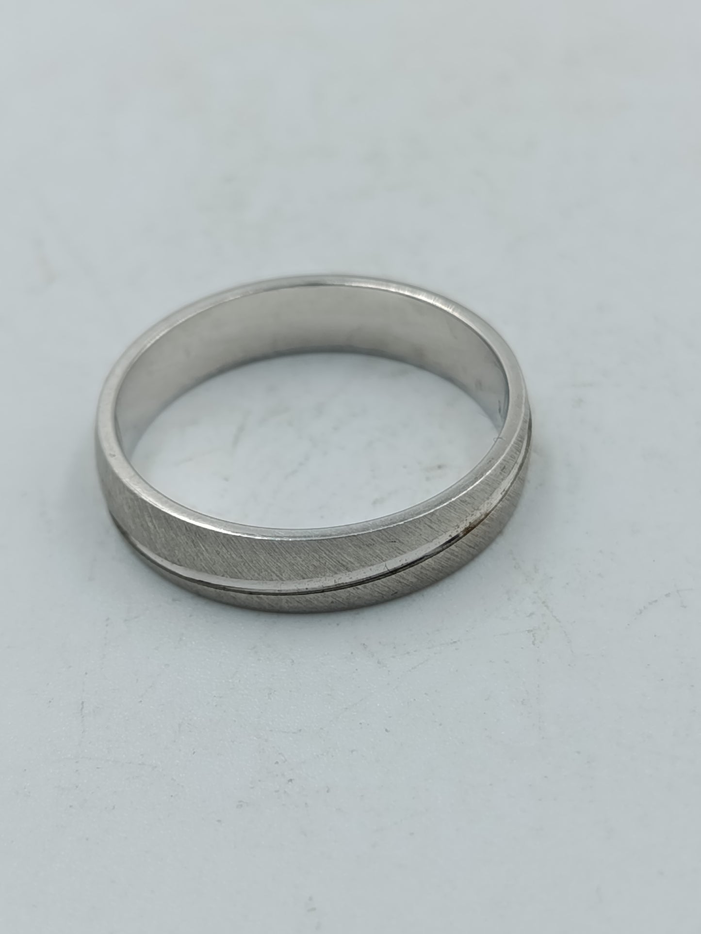 Eleganter 925er Silber Bandring mit feiner Liniengravur und mattiertem Finish Gr 65