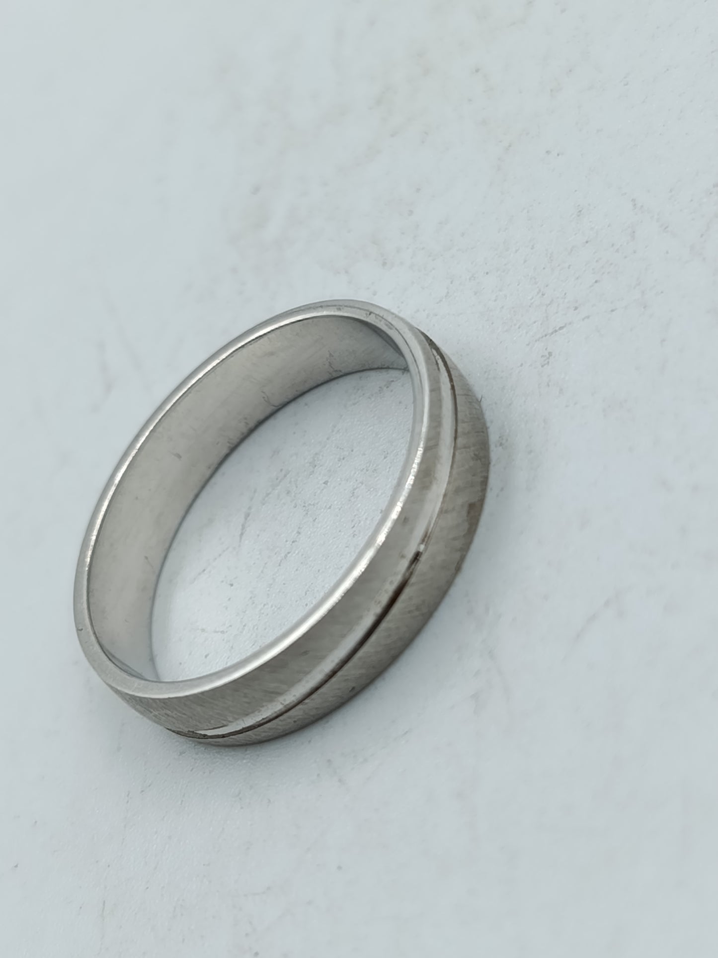 Eleganter 925er Silber Bandring mit feiner Liniengravur und mattiertem Finish Gr 65