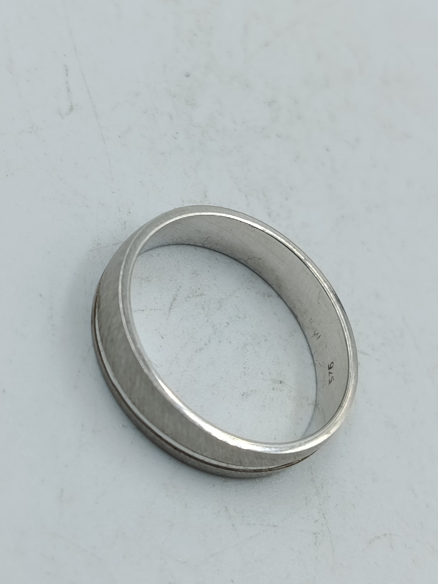Eleganter 925er Silber Bandring mit feiner Liniengravur und mattiertem Finish Gr 65