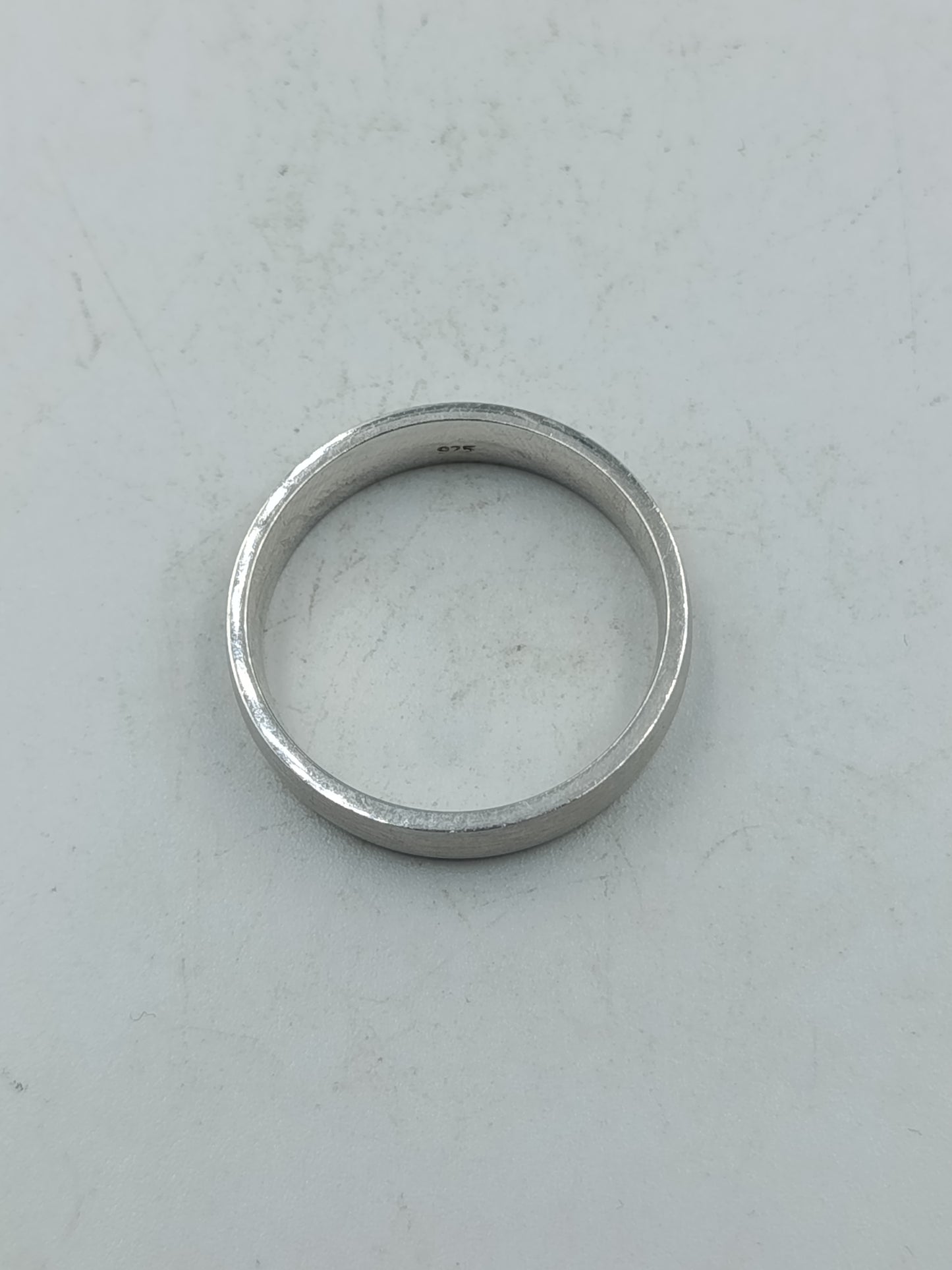 Schlichter zeitloser Bandring aus 925er Sterlingsilber Gr67