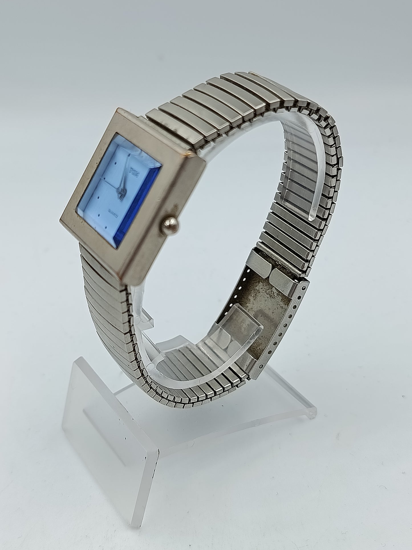 Elegante TCM Armbanduhr mit blauem Zifferblatt und elastischem Armband